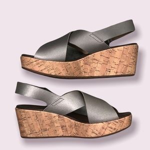 CLARKS Womens Soft Cushion Taupe Shimmer Wedge Sandals Shoes Size 8